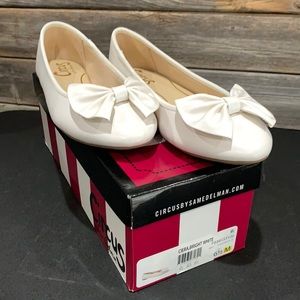 Circus by Sam Edelman white flat size 6 1/2